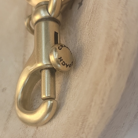 NWOT BRASS COACH C KEYCHAIN - Picture 3 of 8